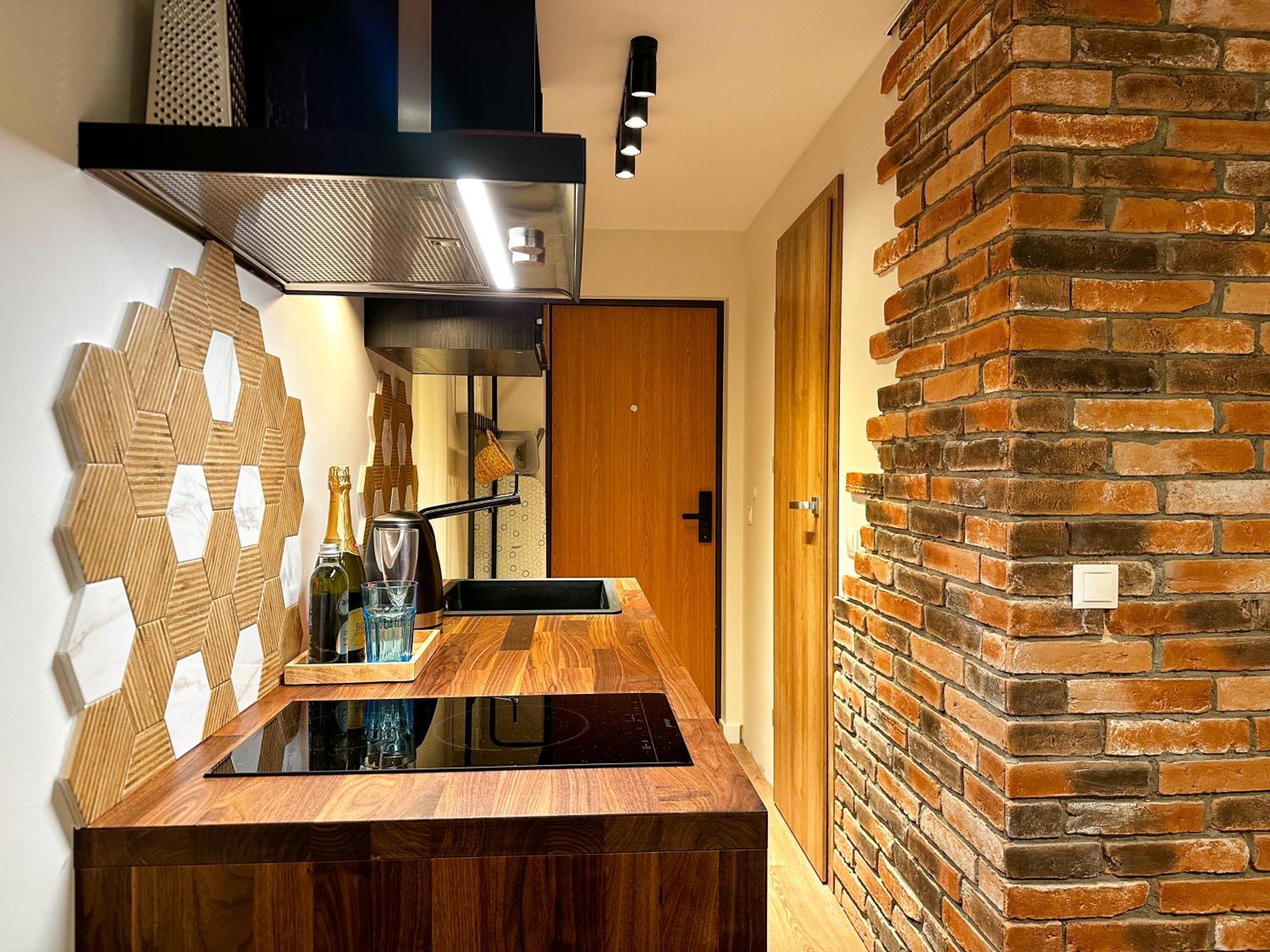 Redbrick Center Iv *