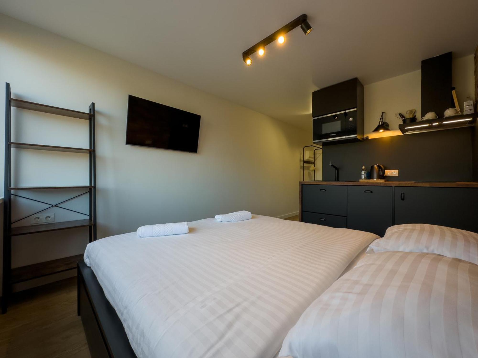 Redbrick Center Iv Apartment