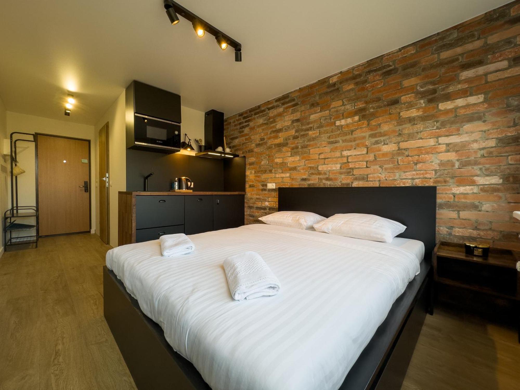 Redbrick Center Iv Apartment